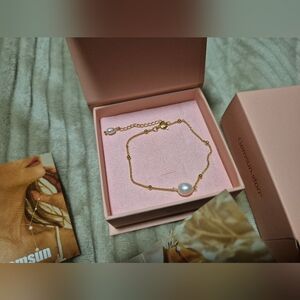 Cute Gold Bracelet with Pearls